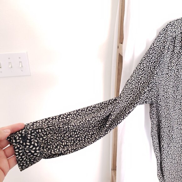 H&M Black and Beige Leaf Pattern Collar Button Up Long Sleeve Blouse Size 12 - Picture 10 of 13